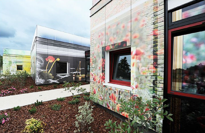 Centre Multi-Accueil d'Etampes, au fil des saisons. Les saisons rythment les façades de l'édifice, ces façades sont entièrement réalisées en images et dessins imprimés en quadrichromie. © Didier Raux
