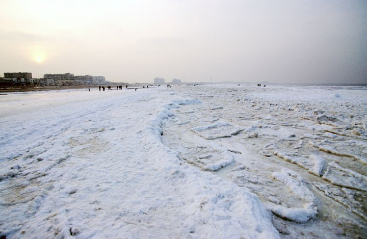 La banquise à Dunkerque, plage de Malo-les-Bains à 14h. © D.Raux