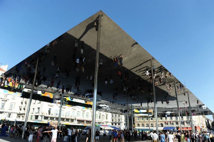 Le “Miroir” de Norman Foster à Marseille. © Photo D.Raux