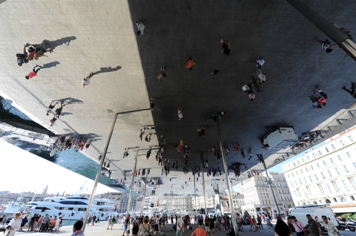 Le “Miroir” de Norman Foster à Marseille. © Photo D.Raux