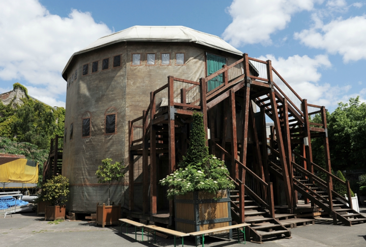 La "Tour Vagabonde", théâtre Élisabéthain à Paris.© Photos D.Raux.