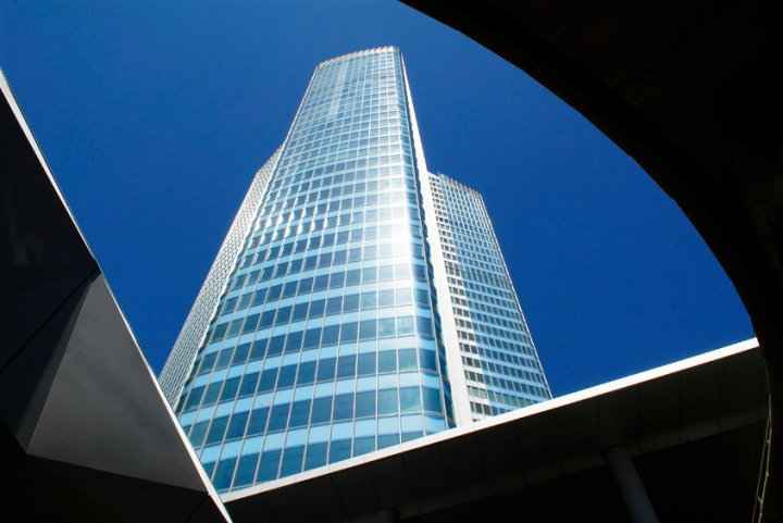 La tour a été transformée en 2007-2011. La transformation a porté sa hauteur à 231 mètres, ce qui en fait le plus haut gratte-ciel de France devant la Tour Montparnasse. © Photo Didier Raux