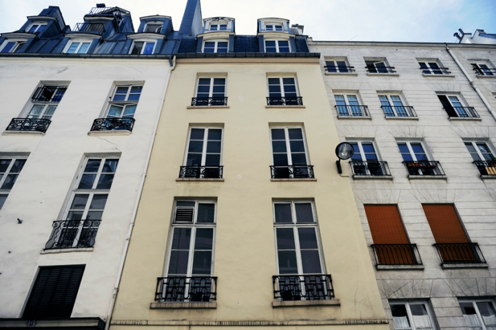 145 rue La Fayette, 10e arrondissement : puits de ventilation du RER B1, l’immeuble est en réalité qu’une simple bouche d’aération (géante) de la RATP. © Photo Didier Raux