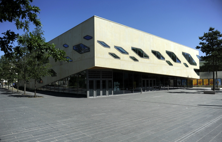 Le nouveau centre culturel Robert Doisneau à Meudon-la-Forêt. © Photo Didier Raux