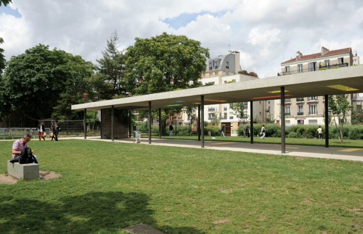 Sur une ancienne friche partiellement bâti, le nouveau jardin, situé juste derrière la mairie, est constitué d'une juxtaposition de bandes, aux géométries variées. © Photo Didier Raux