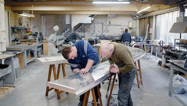 Les ateliers Nectoux, dernier fabricant de comptoir en zinc à Puteaux. © Didier Raux