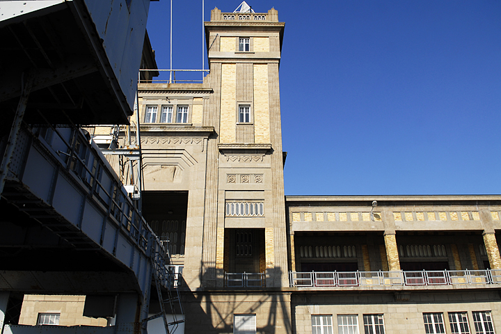 La gare maritime de Cherbourg. ARCHIPHOTOS