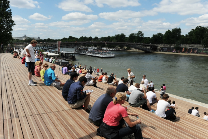 L'emmarchement vous invite à contempler le site des Berges, il vous attend au pied du musée d'Orsay. © Photo Didier Raux