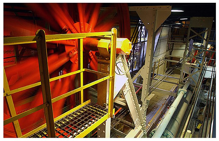 La machinerie des ascenseurs et ses roues titanesques. © Didier Raux